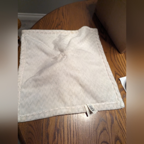 3/$30 Blanket and Beyond Lovey. Security toy/blanket - Picture 3 of 6
